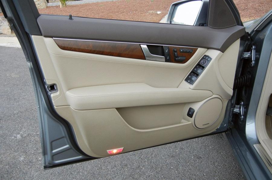  Mercedes-Benz C350 Sedan 2012 года  (фото 14 из 43)